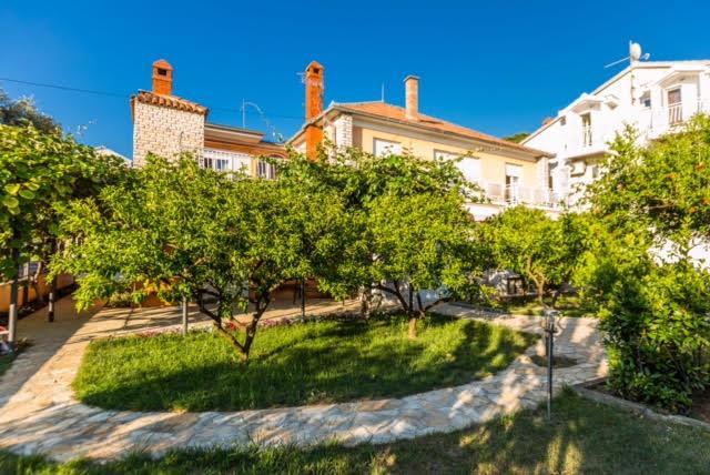 Apartments Elizabeth Биоград-на-Мору Экстерьер фото